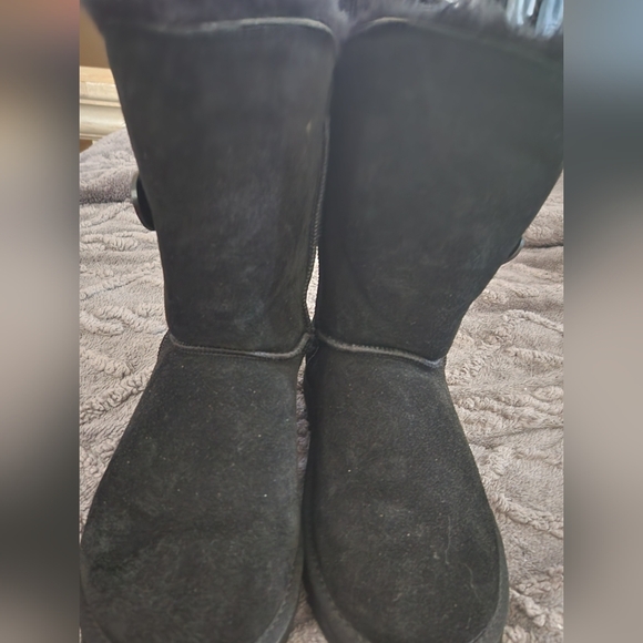 UGG Classic Womens BOOTS - Picture 5 of 9